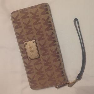 Michael Kors Jet Set Travel Large Continental Wristlet Wallet NWOT